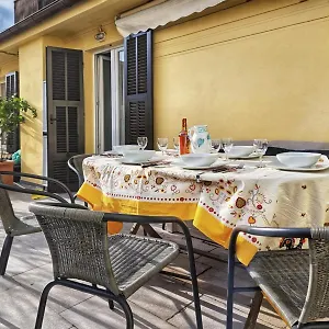 Rosy's House Un Attico A Due Passi Dall'acquario Parking Free Genoa